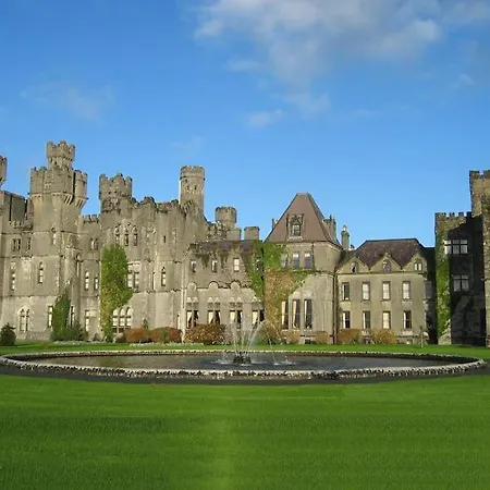 Clonbur House - Two Bedroom Village * Galway